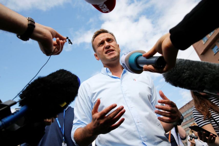 El l&iacute;der opositor de Rusia, Alexei Navalni siendo entrevistado por periodistas en Mosc&uacute;, el 20 julio de 2019.