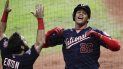 El dominicano Juan Soto, de los Nacionales de Washington, festeja con Adam Eaton, luego de conectar un jonrón en el sexto juego de la Serie Mundial, el martes 29 de octubre de 2019, ante los Astros de Houston. El dominicano Juan Soto, de los Nacionales de Washington, festeja con Adam Eaton, luego de conectar un jonrón en el sexto juego de la Serie Mundial, el martes 29 de octubre de 2019, ante los Astros de Houston.