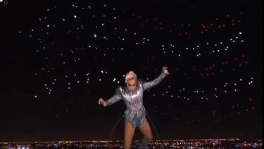 lady gaga brilla en la super bowl sin grandes gestos contra trump