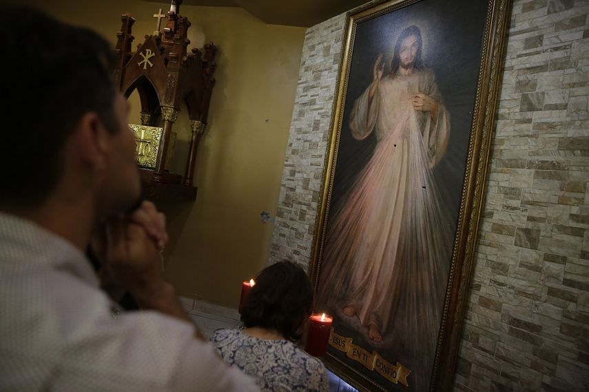Imagen de archivo que muestra agujeros de balas disparadas por fuerzas combinadas sandinistas contra la&nbsp;iglesia&nbsp;de la Divina Misericordia, y como consecuencia de los cuales perdieron la vida dos jóvenes estudiantes, en julio de 2018.