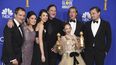 El elenco de Once Upon a Time... in Hollywood posa en la sala de prensa tras ganar el Globo de Oro a la mejor pel&iacute;cula de comedia o musical y mejor guion.