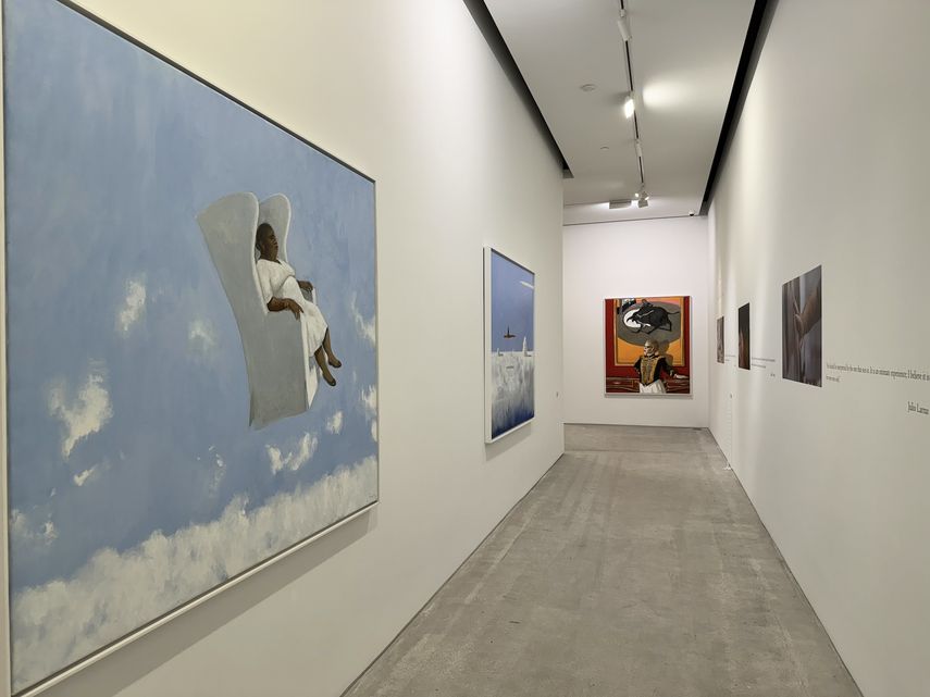 Vista parcial de la exhibición de Julio Larraz en Ascaso Gallery.&nbsp;