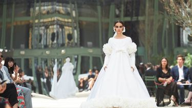 Nueva York ya ha sido escenario de los desfiles de la marca, en concreto de la colección París-Nueva York en diciembre de 2005.