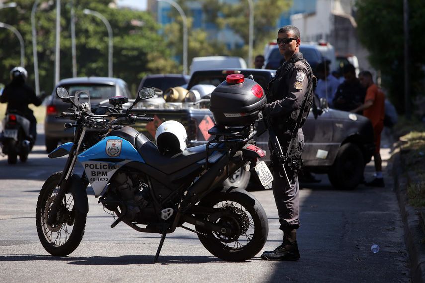 El acuerdo tenía previsto que los policías, que reclaman reivindicaciones salariales, volviesen a las calles este sábado, pero los agentes no cumplieron.