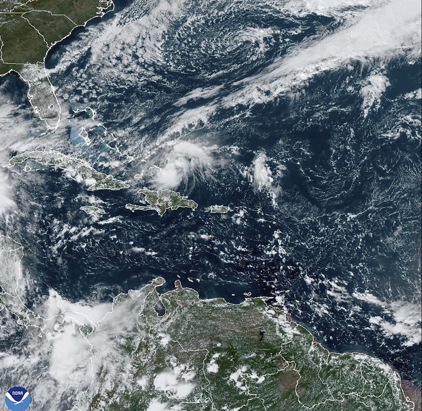 Esta imagen satelital proporcionada por la Oficina Nacional de Administración Oceánica y Atmosférica de Estados Unidos (NOAA, por sus siglas en inglés) muestra el huracán Oscar, el sábado 19 de octubre de 2024.