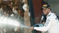 El piloto británico de Fórmula 1, Lewis&nbsp;Hamilton, del equipo Mercedes, celebra su victoria en el Gran Premio de España.&nbsp;