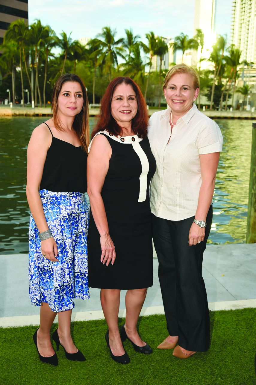 Mónica García, María Regalado y Ana Cristina Regalado. 