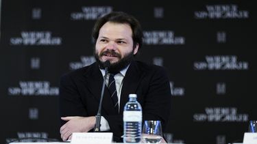 El director principal designado a partir de la temporada 2024/2025 de la Orquesta Sinfónica de Viena, Petr Popelka, habla durante una conferencia de prensa el 9 de junio de 2023 en Viena.