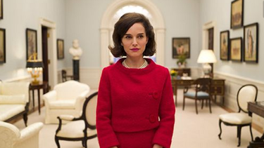 La actriz Natalie Portman interpreta a Jackie Kennedy