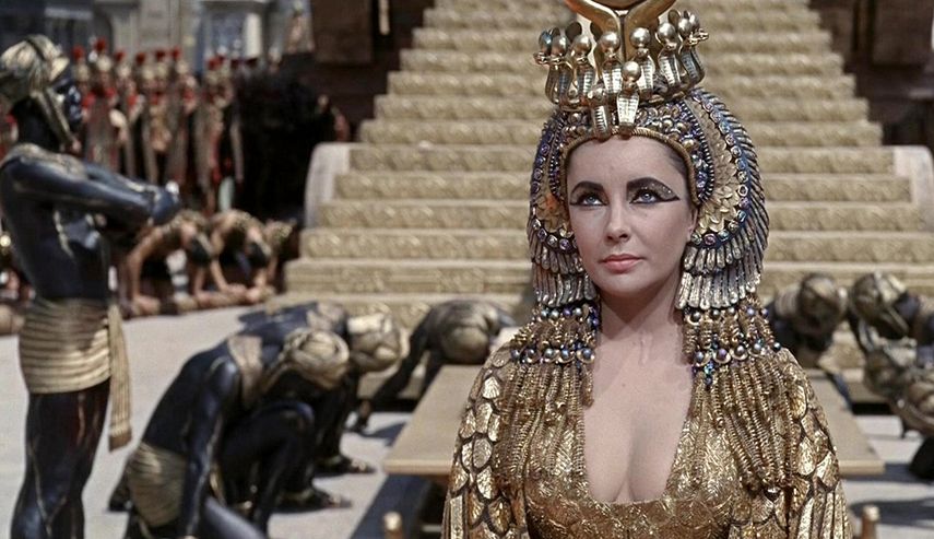 Fotograma de la cinta Cleopatra, realizada en 1963 y protagonizada por Elizabeth Taylor.&nbsp;