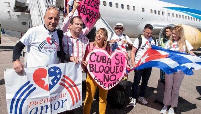 Pro castristas del exilio entregan donación al régimen en Cuba y critican a Joe Biden