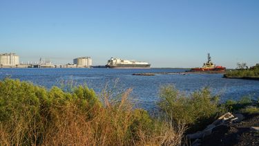 Mientras la guerra continúa en Ucrania y Europa tiene sed de combustible, la industria del gas natural licuado se está preparando para expandirse lo largo de la Costa del Golfo de Estados Unidos.