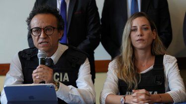 Christian Zurita habla durante una conferencia de prensa con la candidata a la vicepresidencia Andrea González para anunciar que fue nominado por la coalición Movimiento Construye para reemplazar al asesinado Fernando Villavicencio como candidato presidencial, en Quito, Ecuador, el domingo 13 de agosto de 2023.&nbsp;