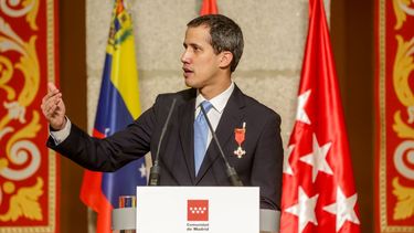 El presidente encargado de Venezuela, Juan Guaid&oacute;, en el acto de la Comunidad de Madrid donde recibe la Medalla Internacional de la Comunidad de Madrid, en Madrid a 25 de enero de 2020.