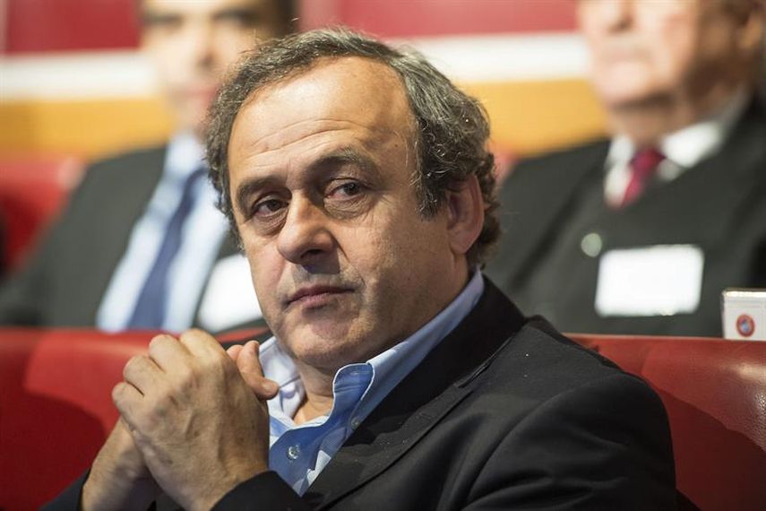 Platini ya no tiene claro su favoritismo para ser el próximo presidente de la FIFA. (EFE)