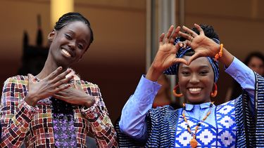 La directora Ramata-Toulaye Sy y la actriz&nbsp;Khady Mane en el estreno en Cannes de la película Banel et Adama.