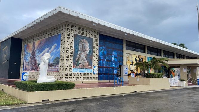 A las afueras de la bIblioteca pública John F Kennedy.&nbsp;