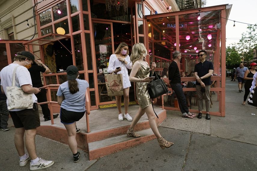 La escena en un restaurante de Manhattan, en la ciudad de Nueva York, el 17 de mayo del 2021.&nbsp;