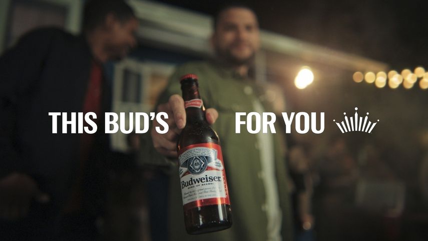 En esta fotografía proporcionada por Budweiser una escena del anuncio de Budweiser para el Super Bowl 2023 de la NFL. Fox dijo que ha vendido todos sus espacios publicitarios para el Super Bowl LVII.