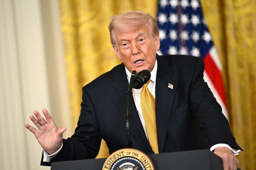 El presidente Donald Trump habla en la Casa Blanca en Washington, DC, el 6 de mayo de 2026.