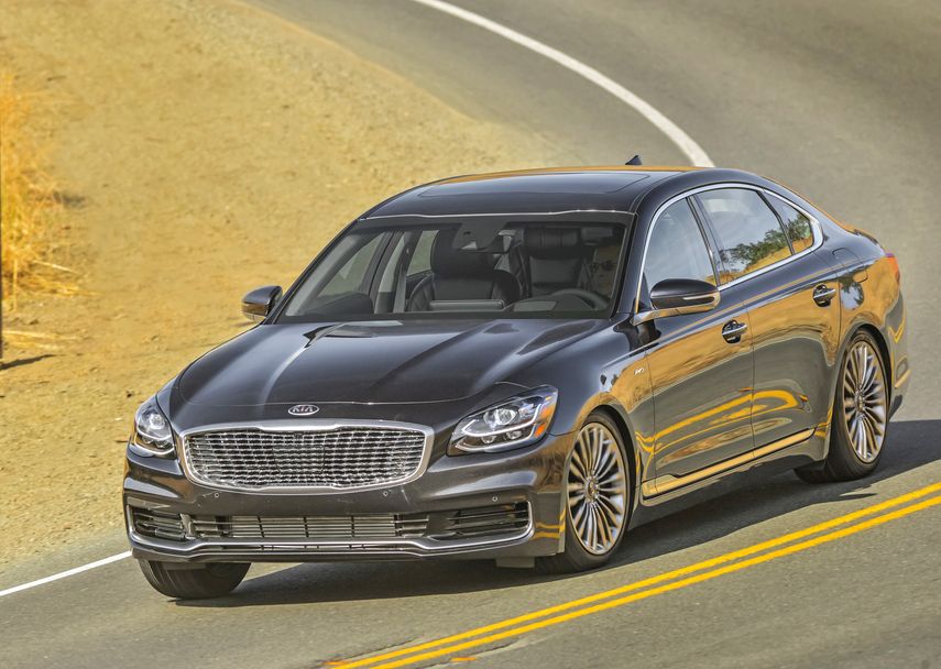 Subierse al Kia K900 es igual a sentarse en el más lujoso de los sedanes.