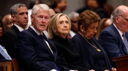 El expresidente Bill Clinton y su esposa Hillary Clinton. El expresidente Bill Clinton y su esposa Hillary Clinton.