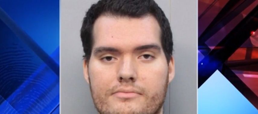 En una publicación de Facebook, se observa a McCormack-Yong disparando un arma de fuego al grito de Takbir, Allahu akbar.