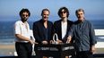 El director francés Thomas Lilti posa con los actores franceses William Lebghil, Vincent Lacoste y Francois Cluzet durante el photocall de la película Un metier serieux (A Real Job) durante el 71º Festival de San Sebastián en el Ciudad vasca del norte de España de San Sebastián el 30 de septiembre de 2023.