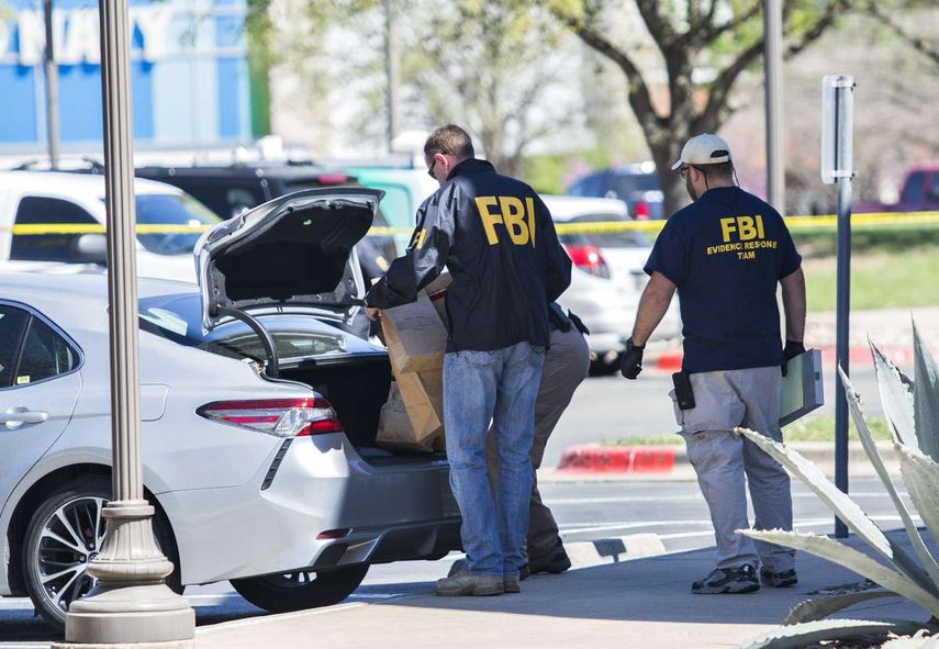 Agentes del FBI trabajan en una escena relacionada con una amenaza de bomba en Texas, el 20 de marzo de 2018.&nbsp;