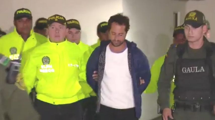 Efectivos de la Policía trasladan al presunto asesino de la niña de 7 años, Yuliana Samboní, quien será acusado en audiencia en enero de 2017.