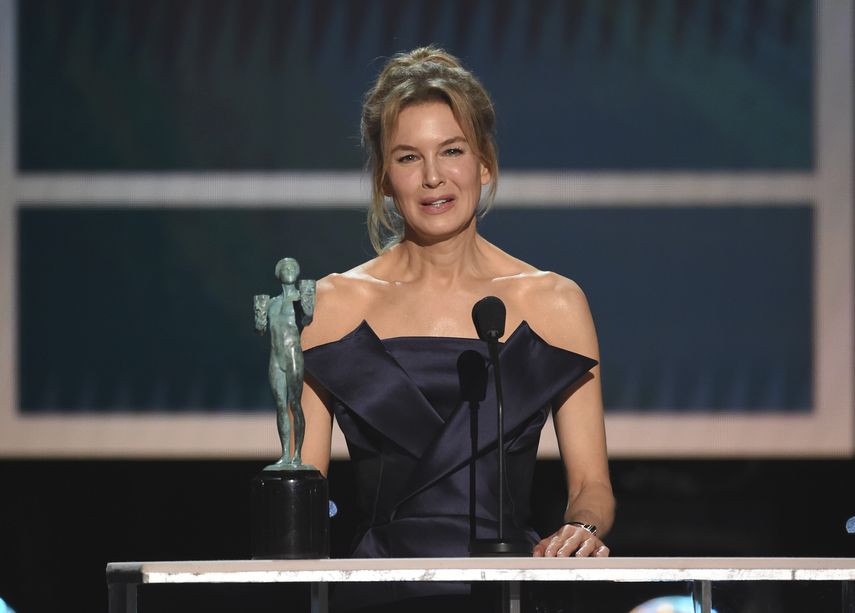 Renee Zellweger recibe el Premio SAG a la mejor actriz, por Judy, el domingo 19 de enero del 2020 en Los &Aacute;ngeles.&nbsp;