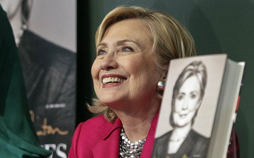 La exsecretaria de Estado y exprimera dama, Hillary Clinton, durante el lanzamiento el martes de su libro en Nueva York. AP