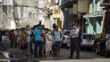 Personas cola en La Habana en busca de conseguir alimentos para las fiestas de fin de año