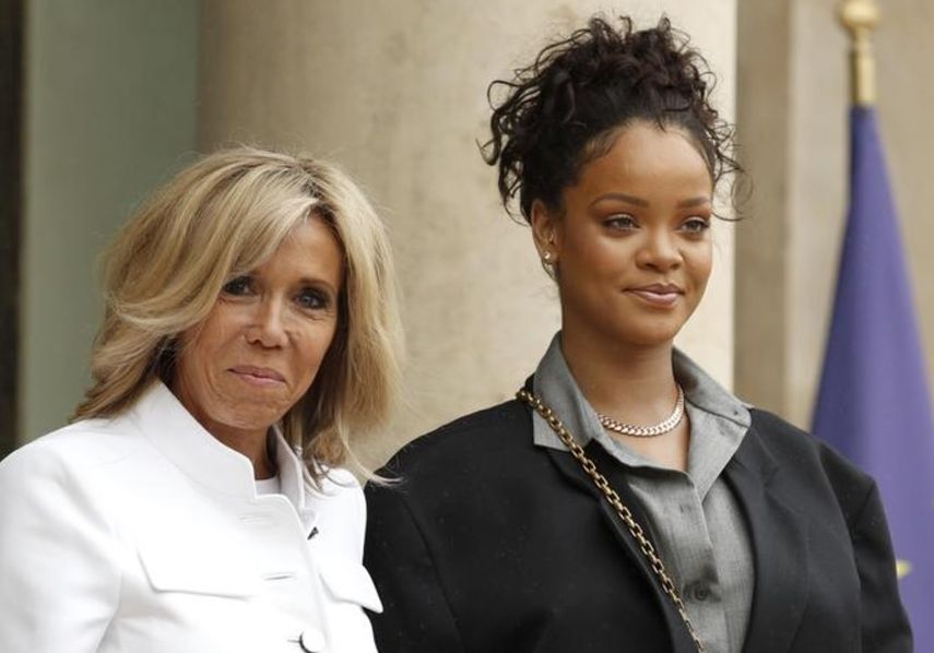 Brigitte, la primera dama de Francia, junto a la cantante norteamericana Rihanna.&nbsp;