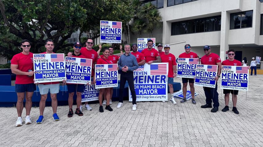 Steven Meiner, reelecto como alcalde, llega al Ayuntamiento de Miami Beach junto a su equipo en una jornada llena de entusiasmo.