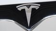 Logo del fabricante de vehículos eléctricos Tesla.