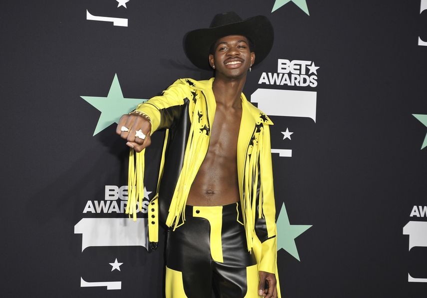 La canción de Lil Nas X también lleva 19 semanas en el Hot rap songs. Superó la marca que compartían Drake por Hotline Bling, Iggy Azalea por Fancy y Missy Elliott por Hot Boyz.&nbsp;