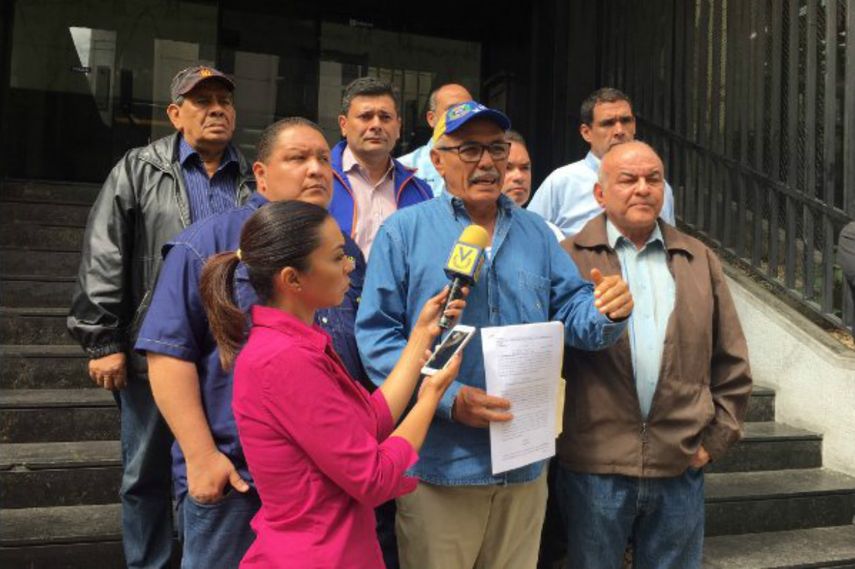 García afirmó que con la detención de Azuaje se están cometiendo varios delitos, entre ellos la violación de la inmunidad parlamentaria.