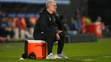 El técnico de Uruguay, Marcelo Bielsa, durante el partido contra Paraguay por las eliminatorias del Mundial, el viernes 6 de septiembre de 2024, en Montevideo.