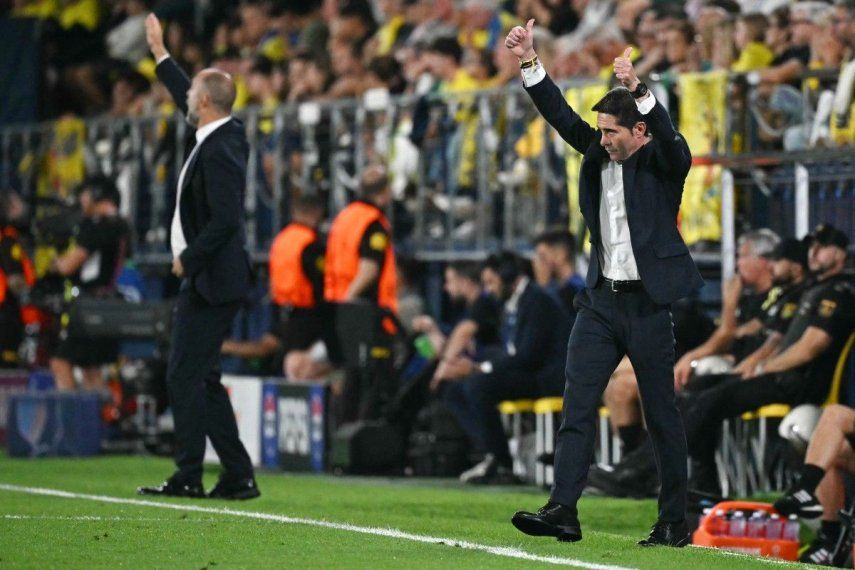 El entrenador español del Villarreal, Marcelino García Toral, gesticula durante el partido de la segunda jornada de la fase de liga de la UEFA Champions League entre el Villarreal CF y la Juventus en el estadio de La Cerámica en Vila-real el 1 de octubre de 2025.