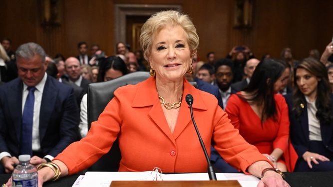 Linda McMahon confirmada por el Senado para dirigir el Departamento de Educación en EEUU.
