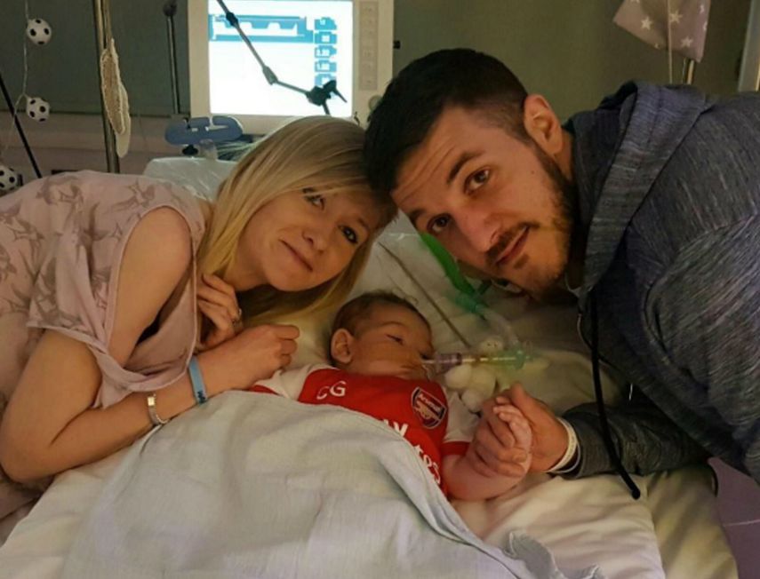 Los padres del bebé Charlie querían someterlo a un tratamiento en los EEUU, pero los médicos británicos dicen que el daño cerebral es irreversible.