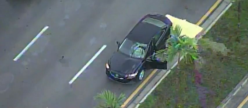 El peatón quedó tendido en la carretera.