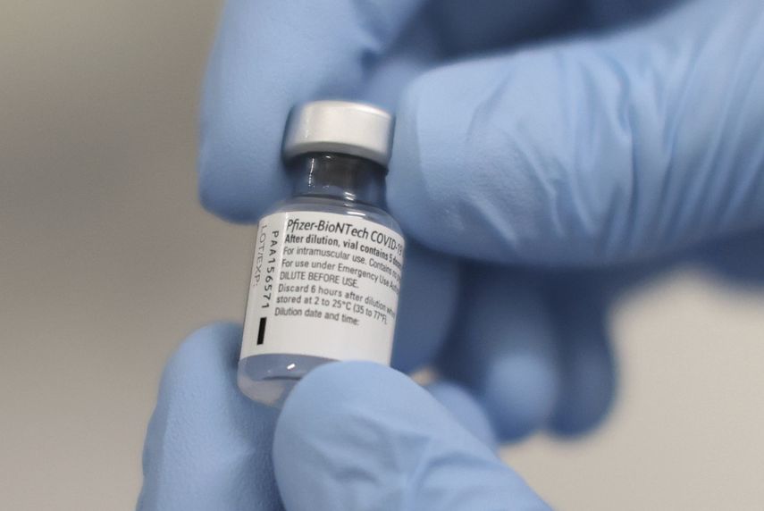 Esta fotografía del 8 de diciembre de 2020 muestra una dosis de la vacuna Pfizer-BioNTech contra el COVID-19 en el Royal Victoria Hospital, en Belfast. (&nbsp;
