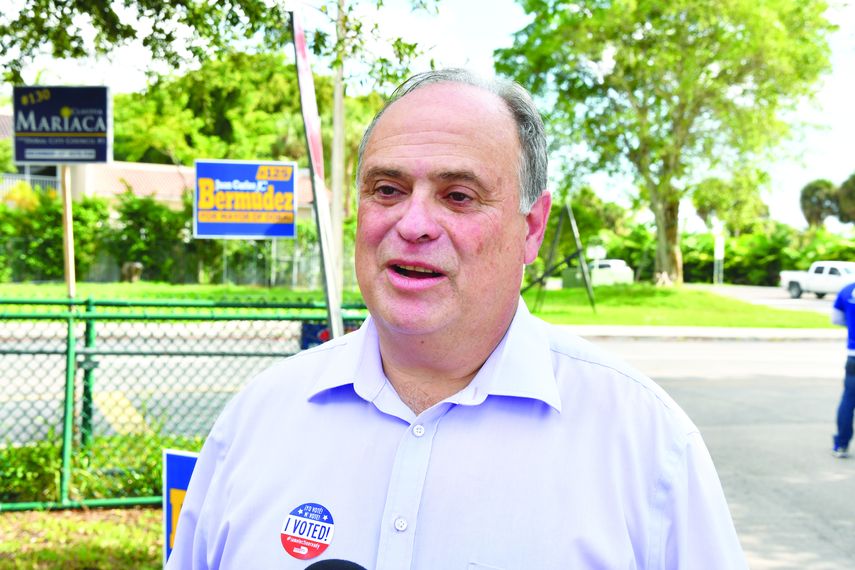 El alcalde electo, Juan Carlos Bermúdez, este martes durante las elecciones de segunda vuelta en Doral