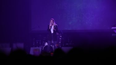 La cantante católica Athenas, nominada al Latin Grammy. 