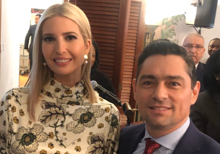 Ivanka Trump junto al embajador de Venezuela ante EEUU, Carlos Vecchio. 