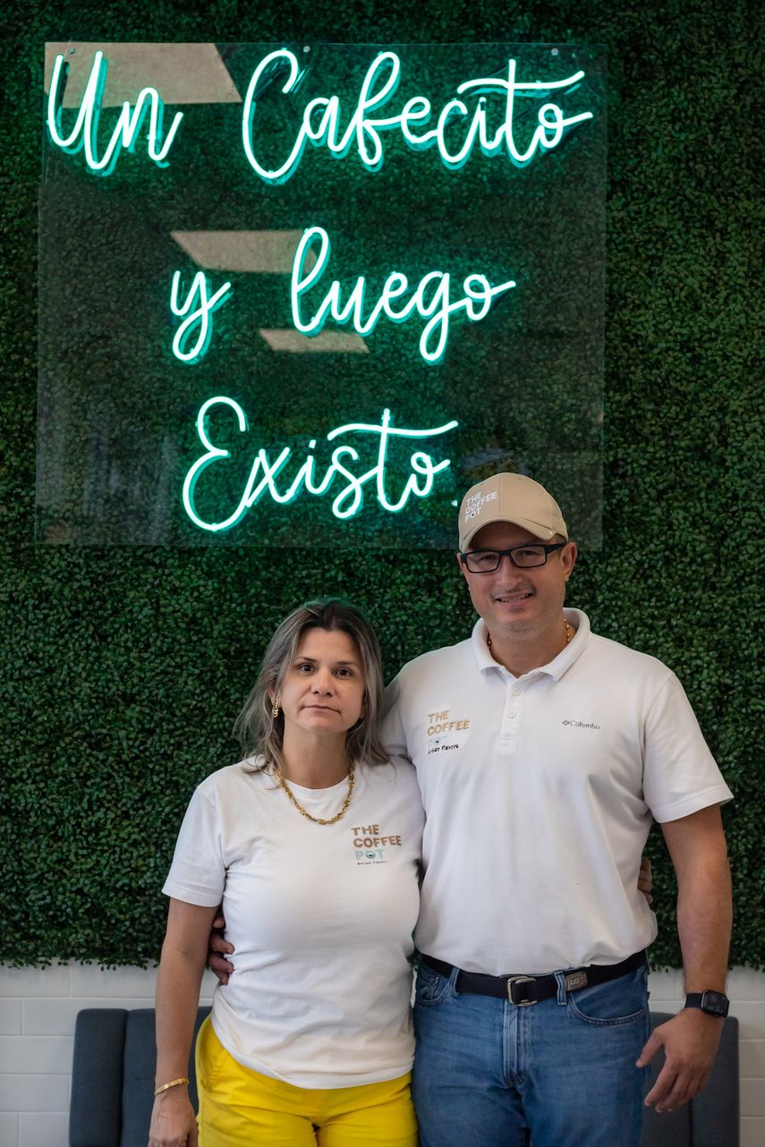 Los venezolanos Albenis Gómez y Lisette Márquez lideran The Coffee Pot.