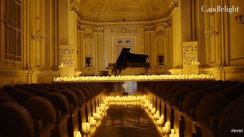 Escenario previo a la presentación de un concierto de Candlelight.