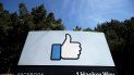 El logo de la mano con el pulgar levantado en señal de Me gusta es exhibido en la sede de Facebook en Menlo Park, California. El logo de la mano con el pulgar levantado en señal de Me gusta es exhibido en la sede de Facebook en Menlo Park, California.